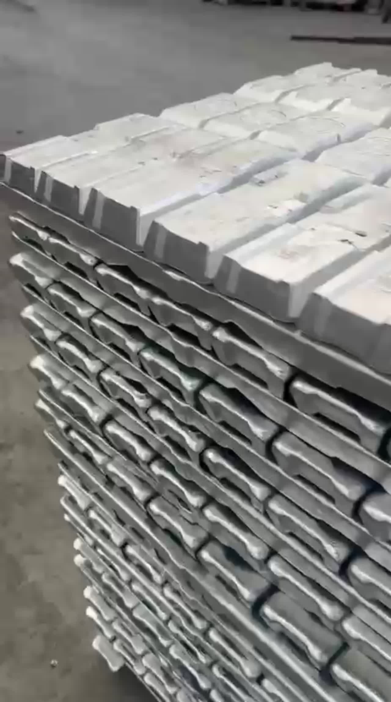 Aluminium ingots